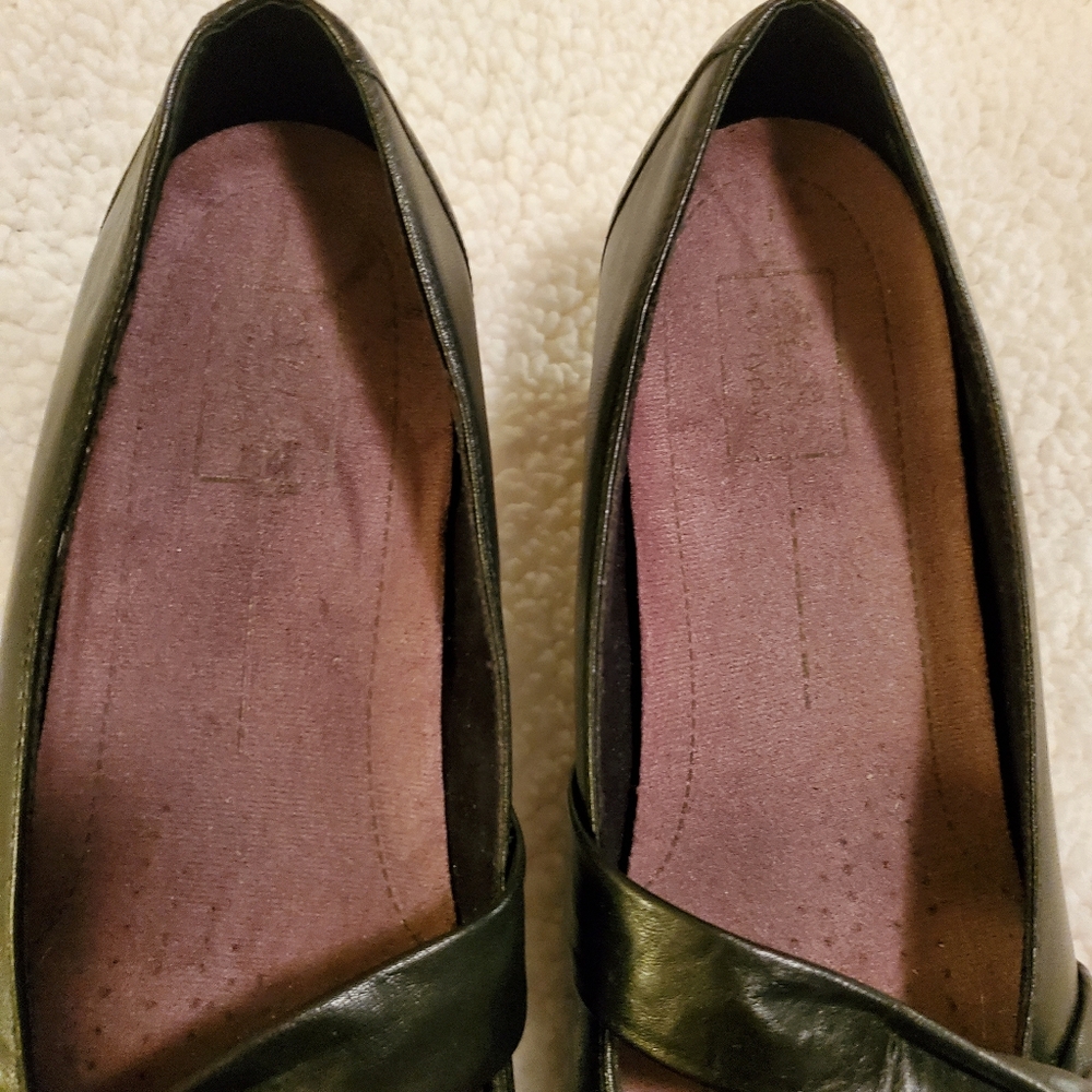 Clark's women's black pumps,  size 11M. - Picture 2 of 8